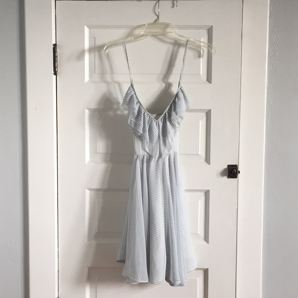 GUESS Striped Dress w front ruffle - Picture 3 of 4